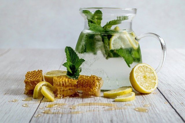Lemon dan Madu Jus buatan sendiri Penurunan berat badan
