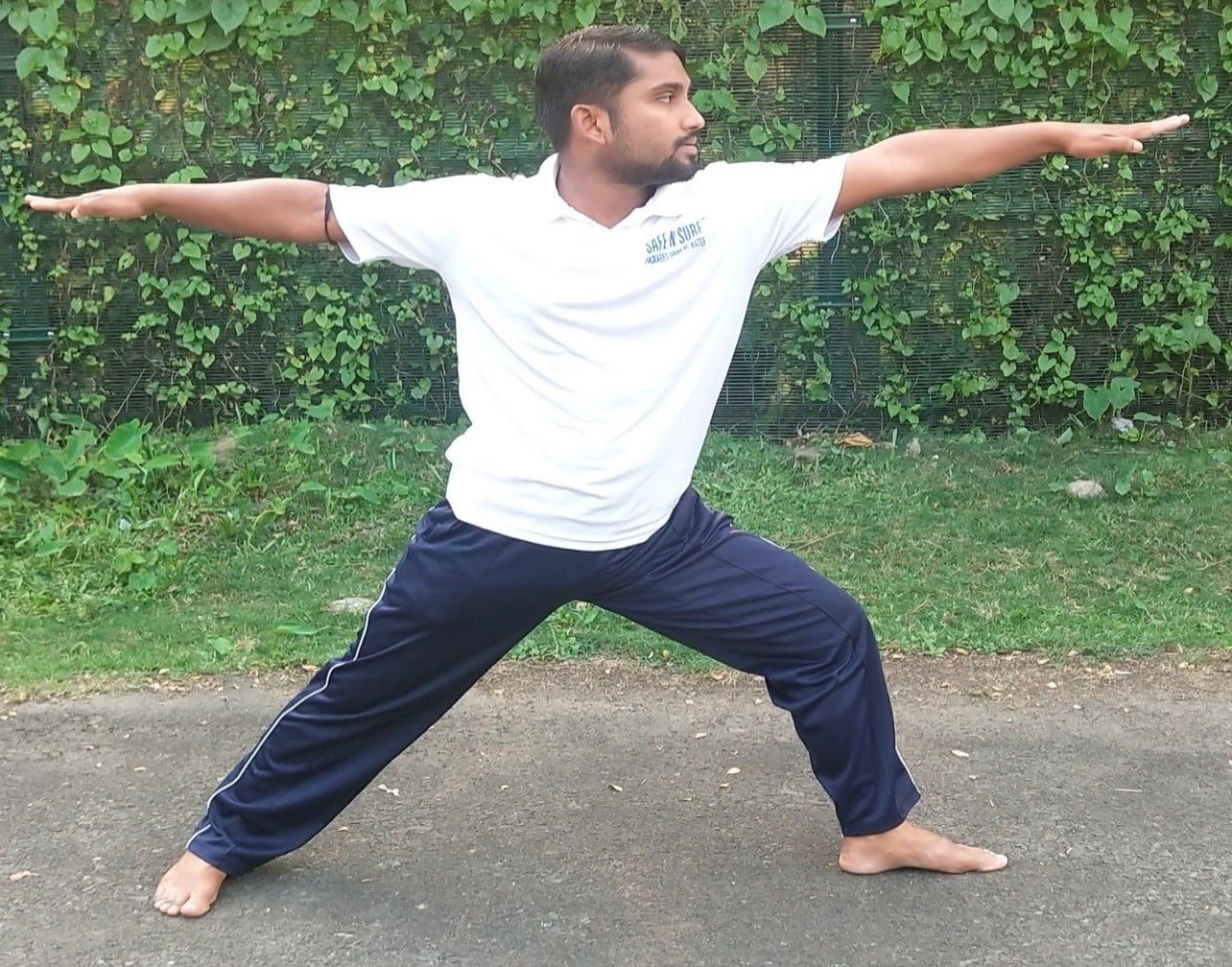 Virabhadrasana II Yoga Pose untuk Pemula Rumah
