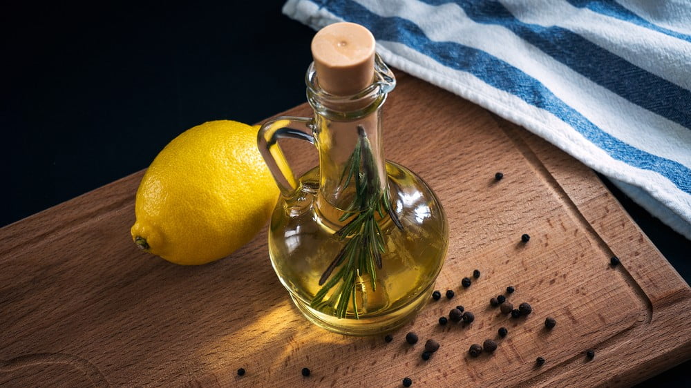 Minyak zaitun dan jus lemon buatan sendiri untuk menurunkan berat badan