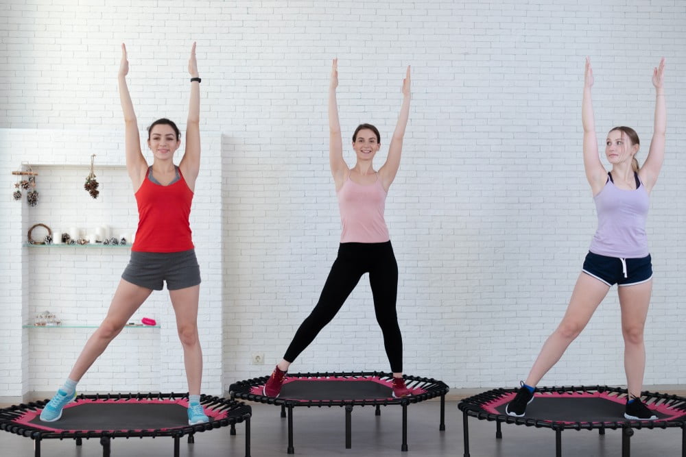 Latihan trampolin mini untuk pemula dengan trik penurunan berat badan