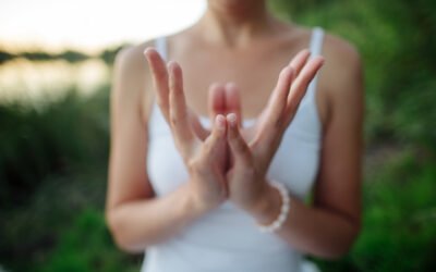 Lotus Mudra: Benefits, Side Effects, How To Do and Precautions