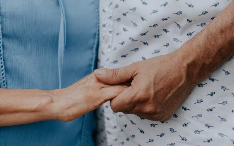 6 طرق يمكن أن تساعد وسادات السرير المرضى الذين يعانون من سلس البول