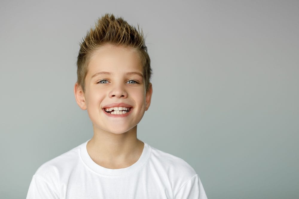 ما هي الأسنان الخشنة عند الأطفال والبالغين: المعنى والأسباب والعلاج