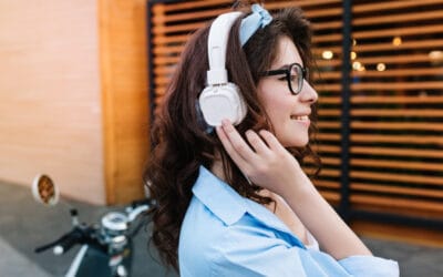 هل سماعات الرأس اللاسلكية خطيرة؟ استكشاف المخاطر الصحية ومخاوف السلامة